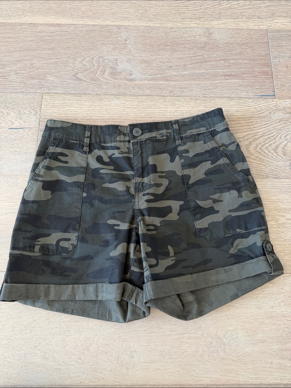Camo Roll-Cuff Bermuda Shorts - Olive Green